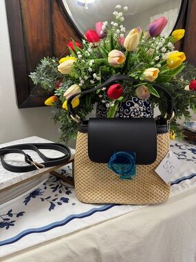 Straw Crossbody Bag with Black Vegan Leather Flap Sarah & Stone NWT, 2 staps